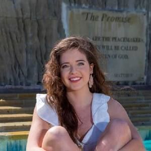 Meet your Posher, Genevieve Pages